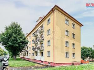 Prodej bytu 2+1, Ostrov, Komenského, 77 m2