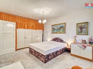 Prodej bytu 2+1, Ostrov, Komenského, 77 m2