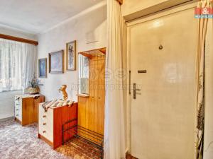 Prodej bytu 2+1, Ostrov, Komenského, 77 m2