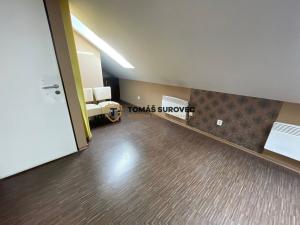 Pronájem komerční, Valašské Klobouky, Masarykovo náměstí, 28 m2