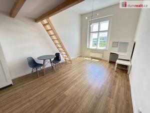 Pronájem bytu 1+kk, Praha - Smíchov, Na Valentince, 38 m2