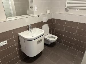 Pronájem bytu 2+kk, Praha - Stodůlky, Holýšovská, 55 m2