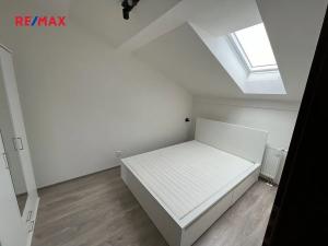 Pronájem bytu 2+kk, Kladno, Jaroslava Holečka, 38 m2
