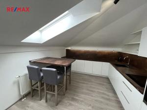 Pronájem bytu 2+kk, Kladno, Jaroslava Holečka, 38 m2