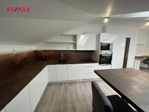 Pronájem bytu 2+kk, Kladno, Jaroslava Holečka, 38 m2