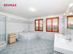 Prodej rodinného domu, Uhřice, 380 m2