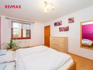 Prodej rodinného domu, Uhřice, 380 m2
