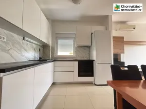 Prodej bytu 4+kk, Novalja, Chorvatsko, 69 m2