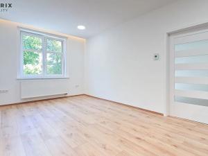 Prodej bytu 2+kk, Králův Dvůr, náměstí Míru, 55 m2