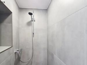 Prodej bytu 2+kk, Králův Dvůr, náměstí Míru, 55 m2