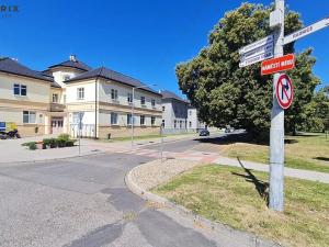 Prodej bytu 2+kk, Králův Dvůr, náměstí Míru, 55 m2
