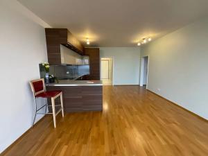 Pronájem bytu 2+kk, Praha - Hrdlořezy, Učňovská, 65 m2