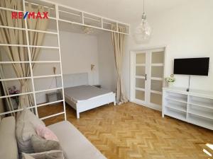 Pronájem bytu 2+kk, Praha - Holešovice, Poupětova, 55 m2