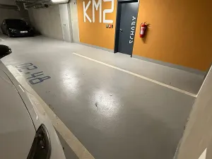 Pronájem garážového stání, Praha - Smíchov, Grafická, 12 m2