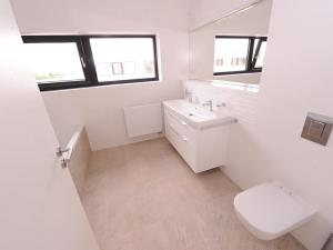 Pronájem rodinného domu, Praha - Horní Měcholupy, U Golfu, 169 m2