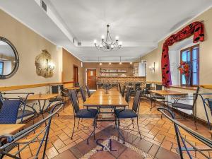 Pronájem restaurace, Nový Bor, nám. Míru, 100 m2