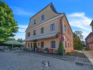 Pronájem restaurace, Nový Bor, nám. Míru, 100 m2