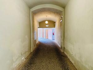 Pronájem garážového stání, Praha - Nové Město, Vyšehradská, 20 m2