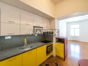 Pronájem bytu 1+1, Praha - Smíchov, Viktora Huga, 38 m2