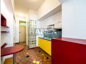 Pronájem bytu 1+1, Praha - Smíchov, Viktora Huga, 38 m2