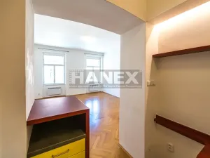 Pronájem bytu 1+1, Praha - Smíchov, Viktora Huga, 38 m2