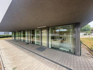 Pronájem obchodního prostoru, Praha - Prosek, Na Prosecké vyhlídce, 87 m2