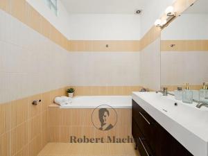 Pronájem bytu 3+1, Praha - Vršovice, Rybalkova, 92 m2