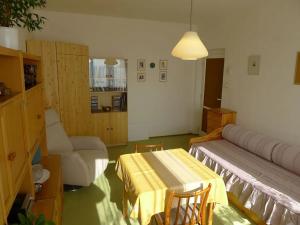 Pronájem bytu 1+1, Praha - Záběhlice, Jasmínová, 36 m2