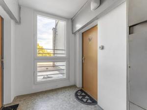 Pronájem bytu 2+kk, Praha - Kobylisy, Kyselova, 60 m2