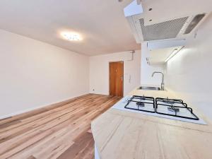 Pronájem bytu 2+kk, Praha - Čimice, Chvatěrubská, 38 m2