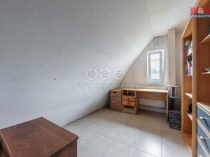 Prodej atypického bytu, Karlovy Vary - Bohatice, Fričova, 105 m2