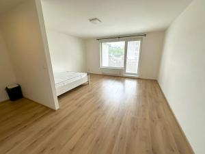 Pronájem bytu 1+kk, Praha - Modřany, Soukalova, 41 m2