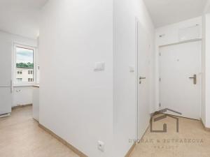 Pronájem bytu 2+1, Praha - Hloubětín, Mochovská, 52 m2