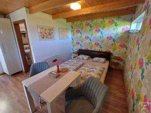 Prodej chaty, Frýdštejn - Roudný, 57 m2