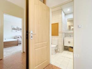 Pronájem bytu 1+kk, Praha - Háje, Květnového vítězství, 31 m2