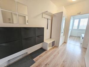 Pronájem bytu 2+kk, Praha - Žižkov, V zahrádkách, 56 m2
