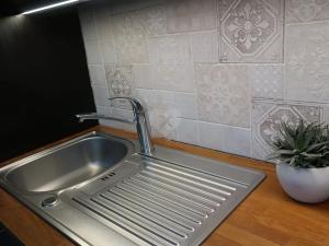 Pronájem bytu 2+kk, Praha - Holešovice, Dobrovského, 40 m2