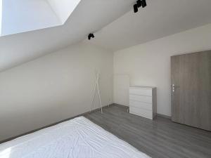 Pronájem bytu 2+kk, Praha - Vršovice, Košická, 41 m2