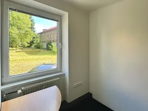Pronájem obchodního prostoru, Ostrov, Hlavní třída, 36 m2