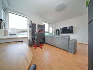 Pronájem bytu 2+kk, Praha - Vysočany, Pod Harfou, 66 m2