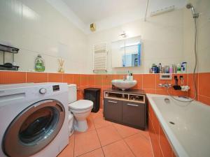 Pronájem bytu 2+kk, Praha - Vysočany, Pod Harfou, 66 m2