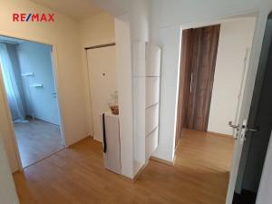 Pronájem bytu 4+kk, Praha - Kobylisy, Rajmonova, 91 m2