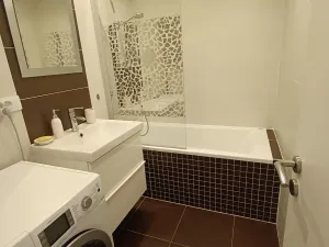 Pronájem bytu 4+kk, Praha - Kobylisy, Rajmonova, 91 m2
