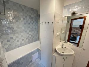Pronájem bytu 3+1, Praha - Liboc, Na Džbánu, 65 m2