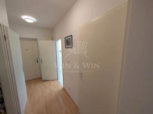 Prodej bytu 1+kk, Praha - Běchovice, Českobrodská, 83 m2