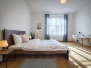 Pronájem bytu 3+1, Praha - Holešovice, Ortenovo náměstí, 105 m2