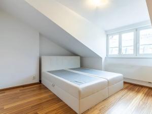 Pronájem bytu 2+kk, Praha - Žižkov, Radhošťská, 67 m2