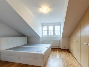 Pronájem bytu 2+kk, Praha - Žižkov, Radhošťská, 67 m2