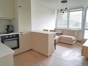 Pronájem bytu 2+kk, Praha - Karlín, Nekvasilova, 49 m2