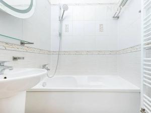 Pronájem bytu 3+1, Praha - Vokovice, Evropská, 68 m2